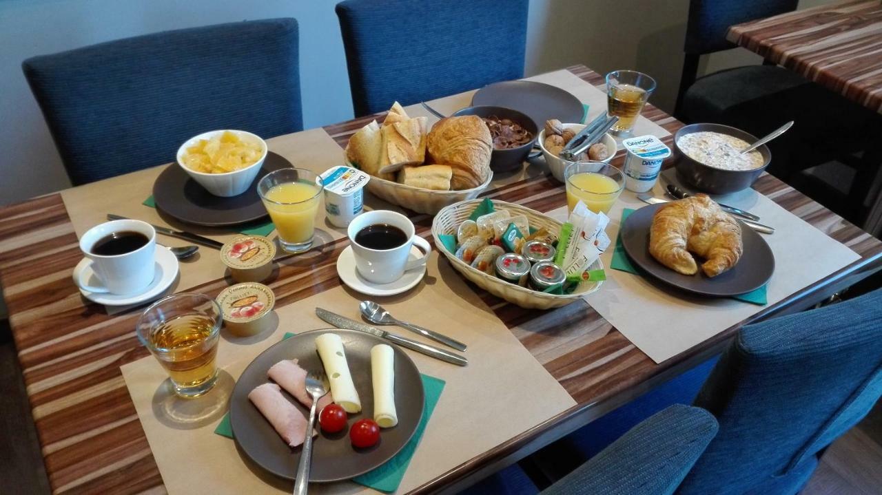 Cote Hotel Legny Екстер'єр фото